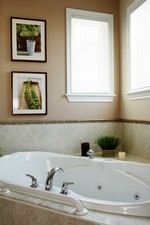Vanové zástěny - pohodlné sprchování ve vaně bez vytírání